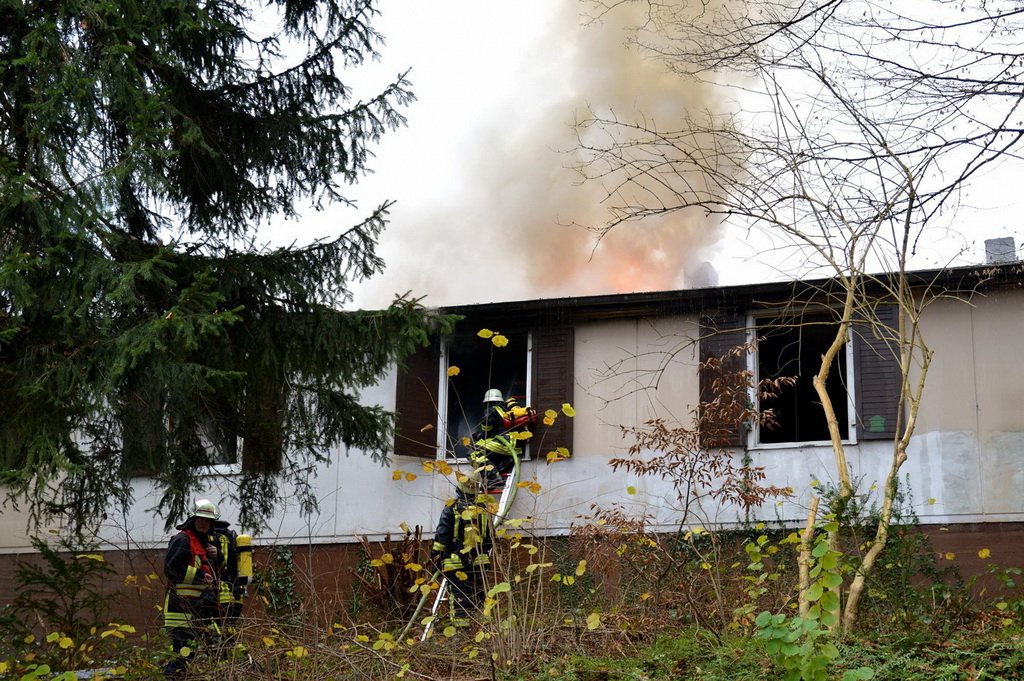 Feuer Asylantenheim Odenthal Im Schwarzenbroich P12.JPG - MIRKO_WOLF